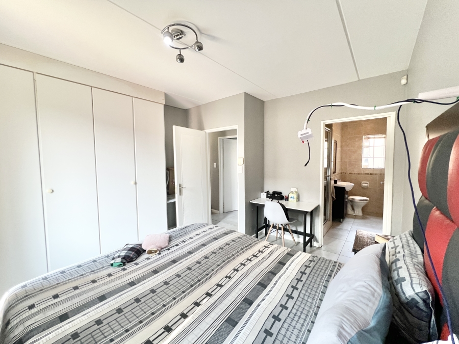 3 Bedroom Property for Sale in Noordwyk Gauteng