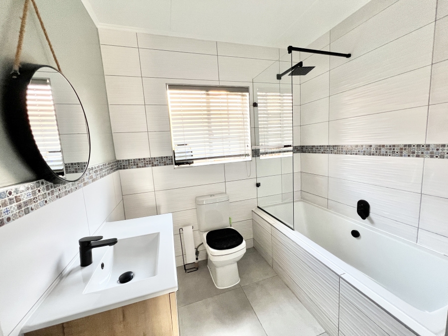 3 Bedroom Property for Sale in Noordwyk Gauteng