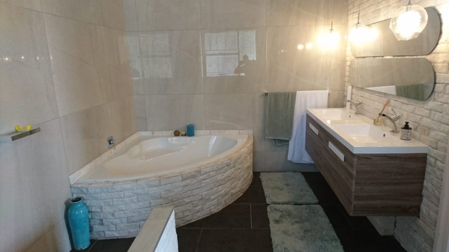 3 Bedroom Property for Sale in Clarens Park Gauteng