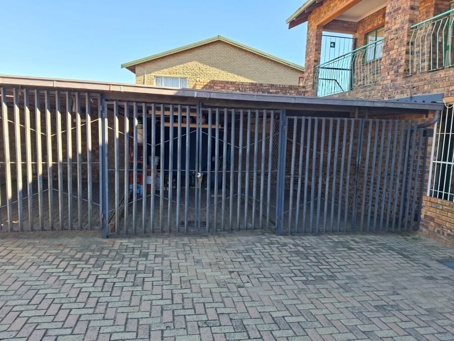 1 Bedroom Property for Sale in Lewisham Gauteng
