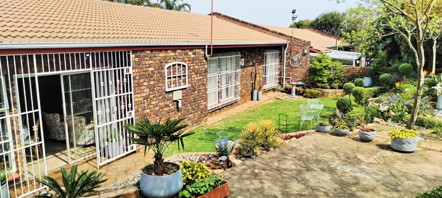 4 Bedroom Property for Sale in Rant En Dal Gauteng