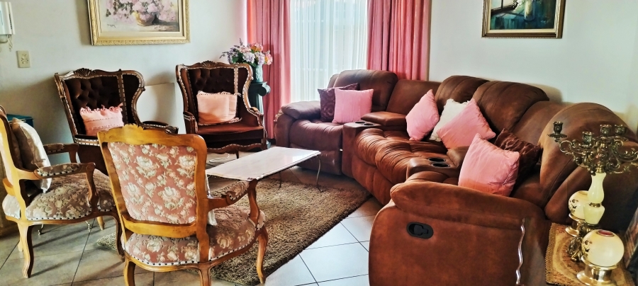 4 Bedroom Property for Sale in Rant En Dal Gauteng