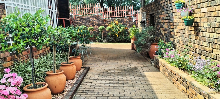 4 Bedroom Property for Sale in Rant En Dal Gauteng