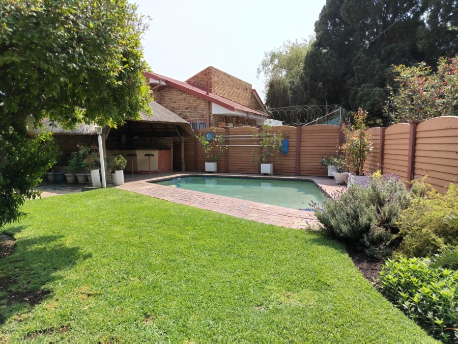 4 Bedroom Property for Sale in Three Rivers Proper Gauteng