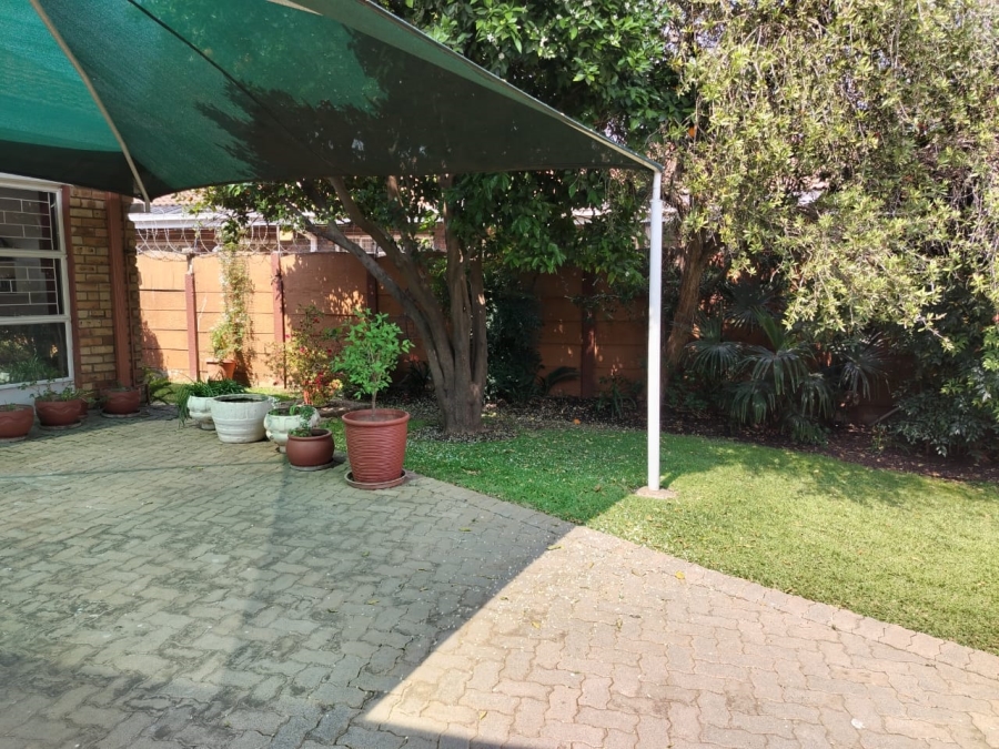 4 Bedroom Property for Sale in Three Rivers Proper Gauteng