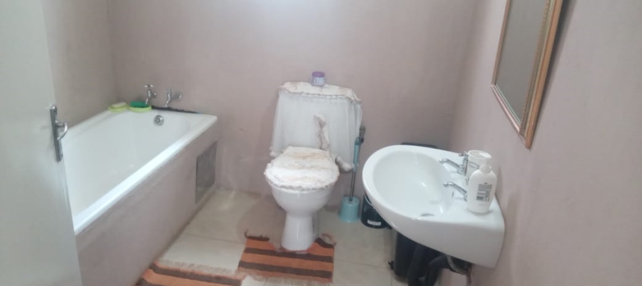 5 Bedroom Property for Sale in Savanna City Gauteng