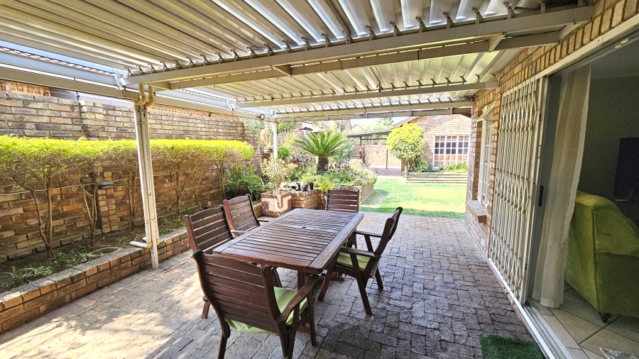 2 Bedroom Property for Sale in Moreleta Park Gauteng