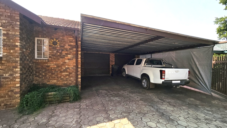 2 Bedroom Property for Sale in Moreleta Park Gauteng