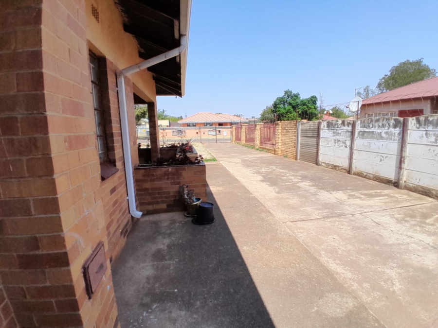 3 Bedroom Property for Sale in Carletonville Central Gauteng