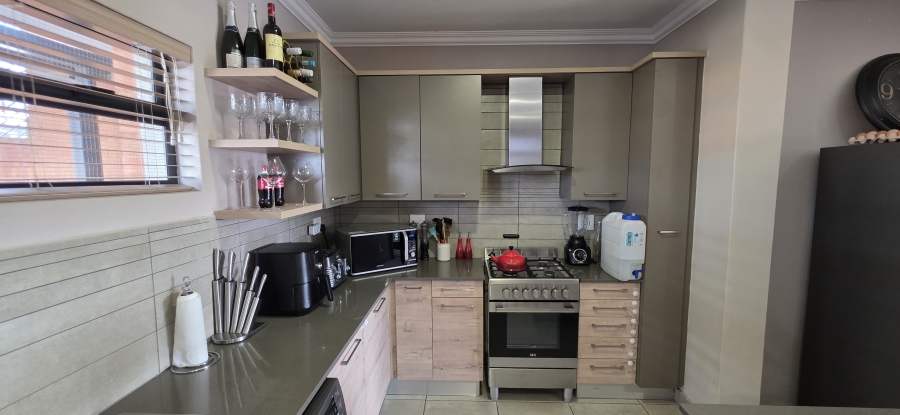 2 Bedroom Property for Sale in Six Fountains Estate Gauteng