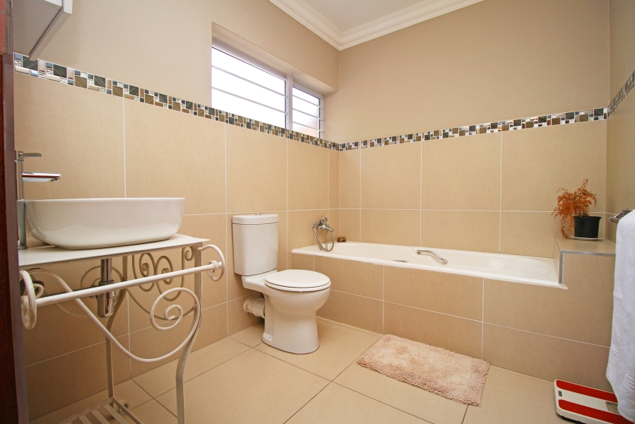 5 Bedroom Property for Sale in Houghton Estate Gauteng
