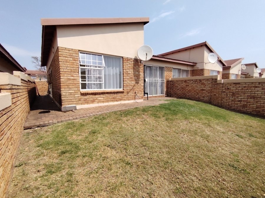 2 Bedroom Property for Sale in Heuwelsig Estate Gauteng