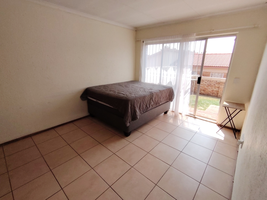 2 Bedroom Property for Sale in Heuwelsig Estate Gauteng