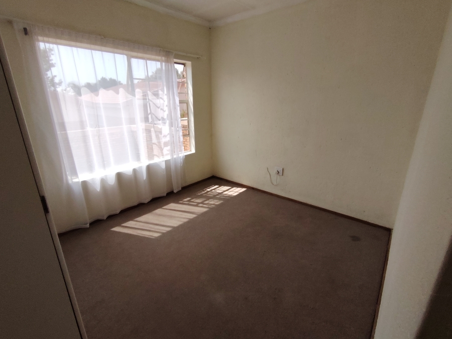 2 Bedroom Property for Sale in Heuwelsig Estate Gauteng