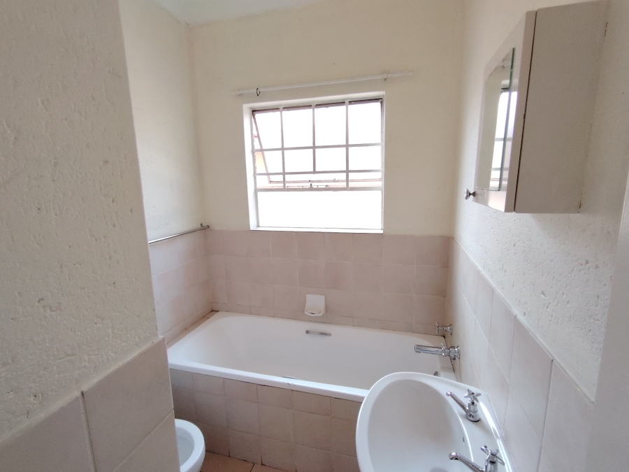 2 Bedroom Property for Sale in Heuwelsig Estate Gauteng