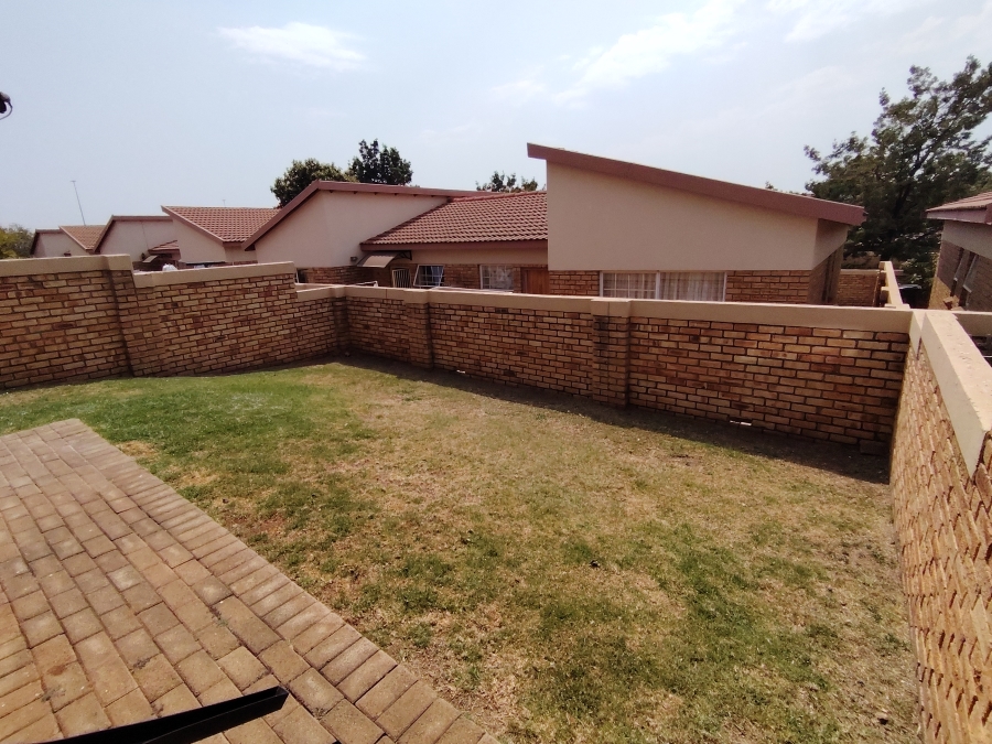 2 Bedroom Property for Sale in Heuwelsig Estate Gauteng