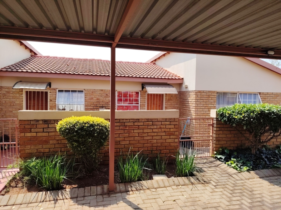 2 Bedroom Property for Sale in Heuwelsig Estate Gauteng