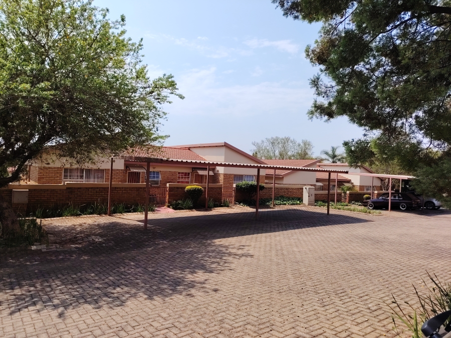2 Bedroom Property for Sale in Heuwelsig Estate Gauteng