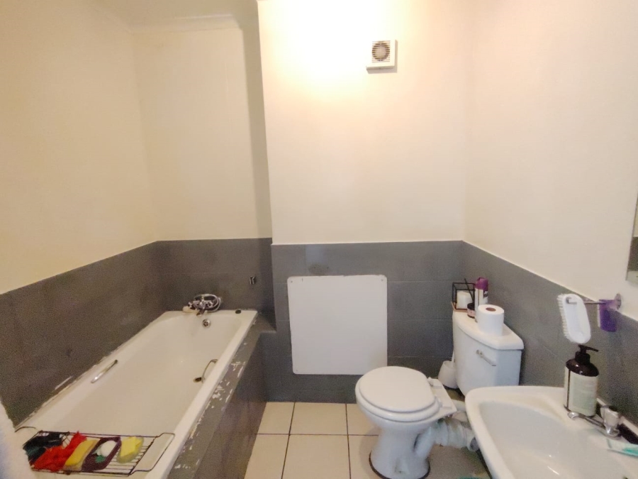 2 Bedroom Property for Sale in Zwartkop Gauteng