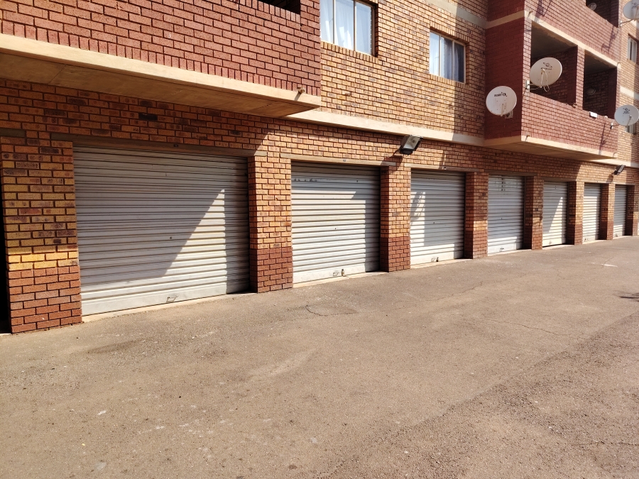 2 Bedroom Property for Sale in Zwartkop Gauteng