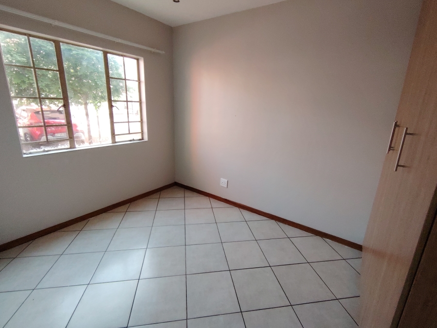 2 Bedroom Property for Sale in Monavoni Gauteng