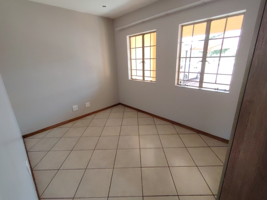 2 Bedroom Property for Sale in Monavoni Gauteng