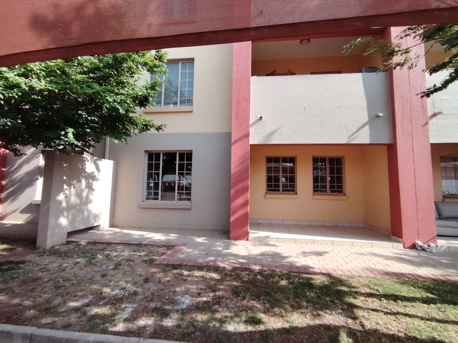 2 Bedroom Property for Sale in Monavoni Gauteng