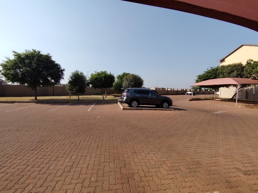 2 Bedroom Property for Sale in Monavoni Gauteng