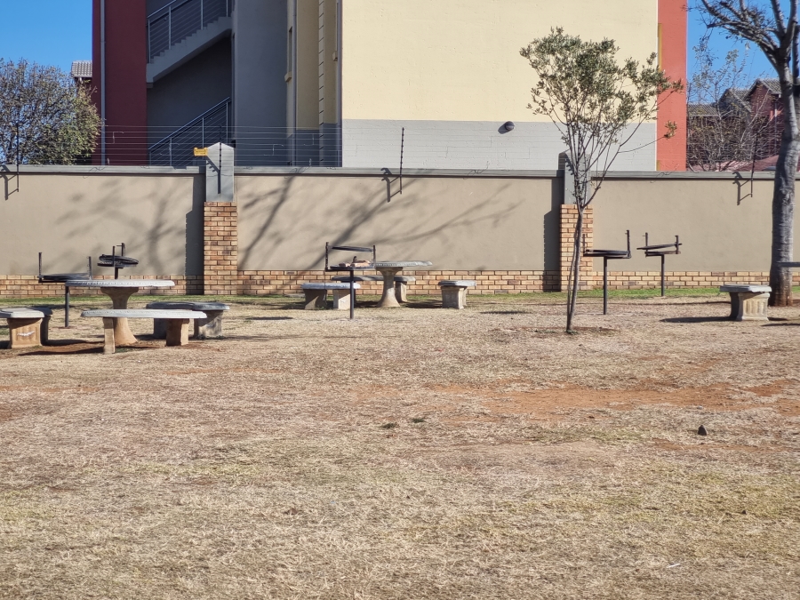 2 Bedroom Property for Sale in Monavoni Gauteng
