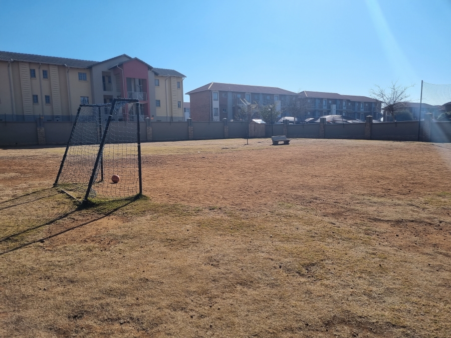 2 Bedroom Property for Sale in Monavoni Gauteng