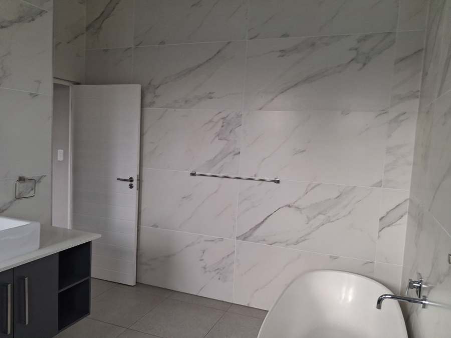 4 Bedroom Property for Sale in Midstream Meadows Gauteng