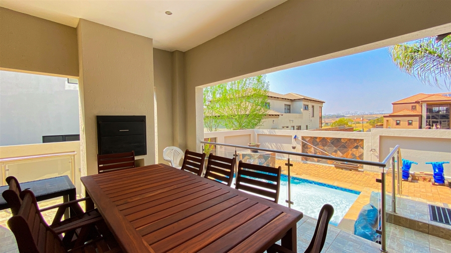 5 Bedroom Property for Sale in Blue Valley Golf Estate Gauteng