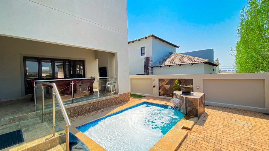 5 Bedroom Property for Sale in Blue Valley Golf Estate Gauteng