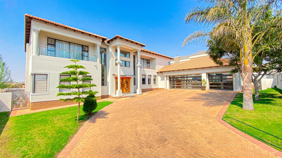 5 Bedroom Property for Sale in Blue Valley Golf Estate Gauteng