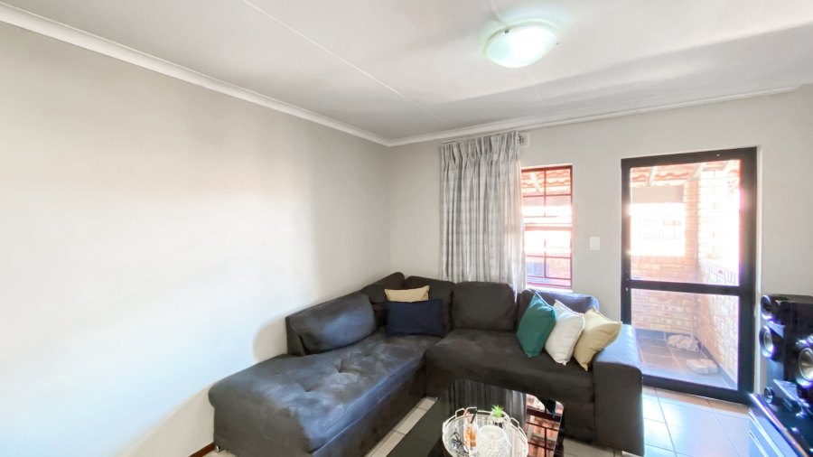 2 Bedroom Property for Sale in Erand Gardens Gauteng