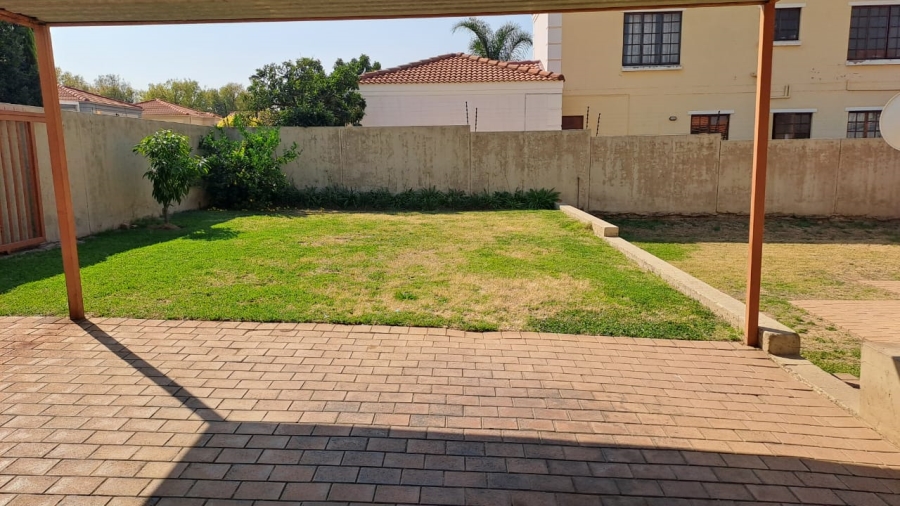 2 Bedroom Property for Sale in Blue Hills Gauteng