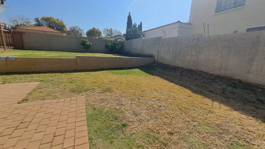 2 Bedroom Property for Sale in Blue Hills Gauteng