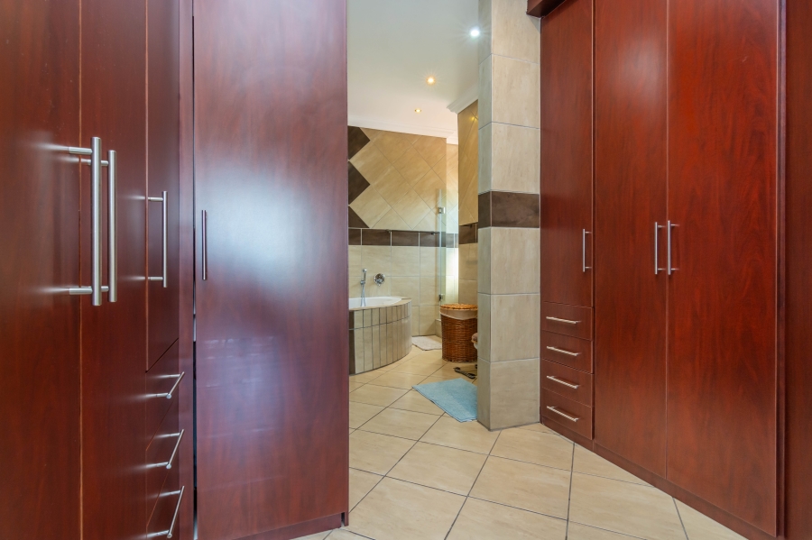 4 Bedroom Property for Sale in Noordwyk Gauteng
