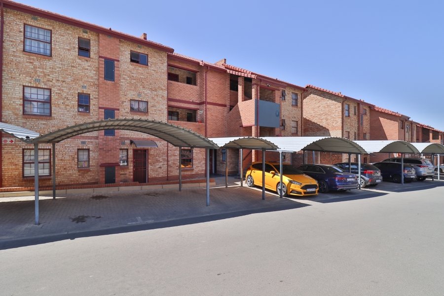 2 Bedroom Property for Sale in Erand Gardens Gauteng