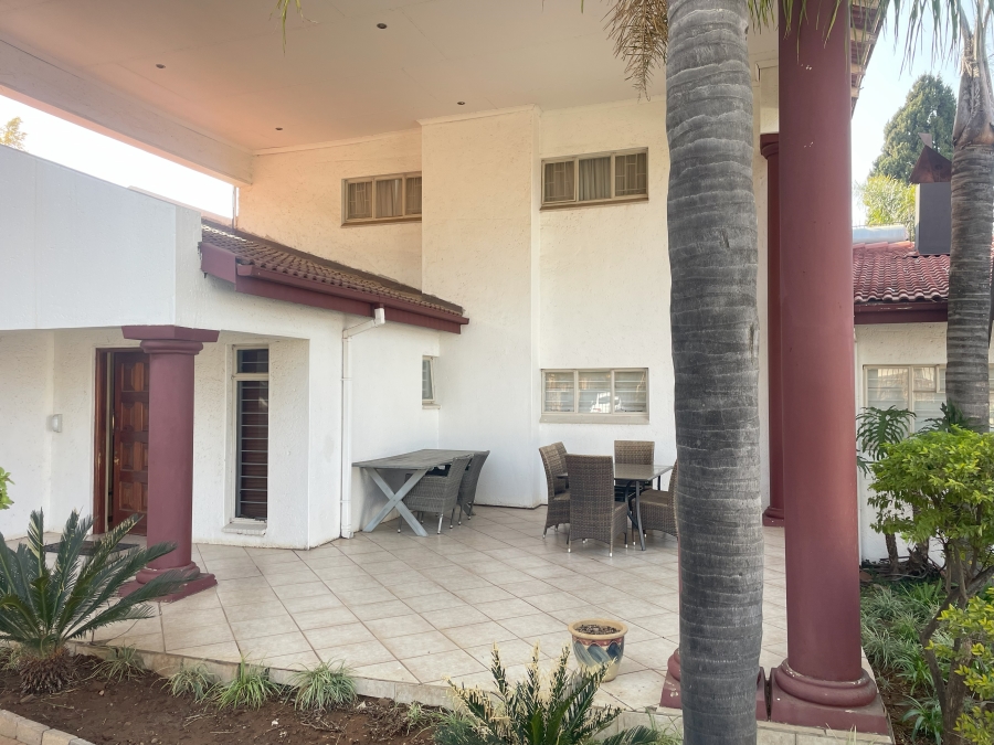 8 Bedroom Property for Sale in Waterkloof Ridge Gauteng