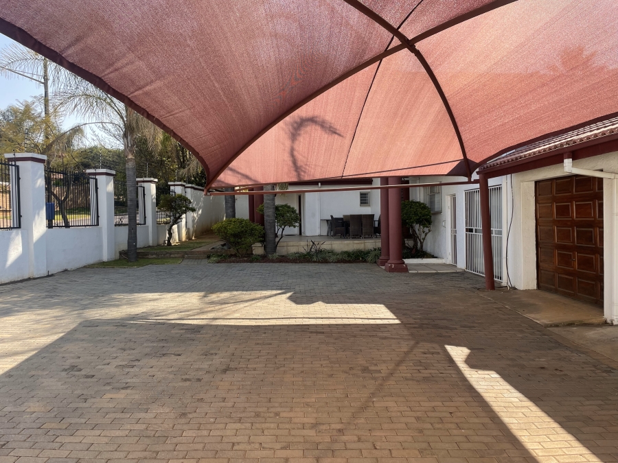 8 Bedroom Property for Sale in Waterkloof Ridge Gauteng