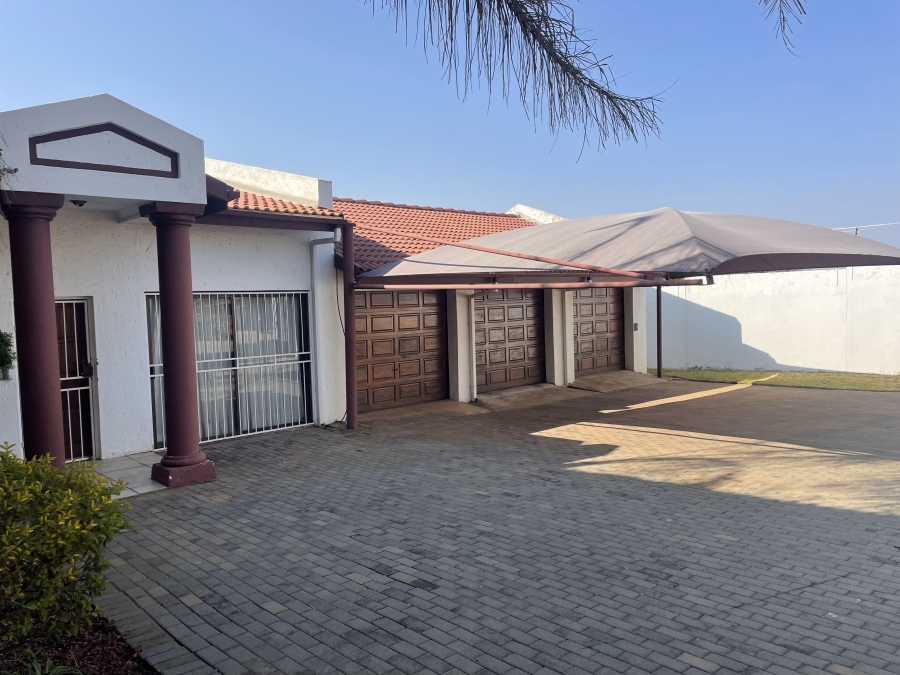8 Bedroom Property for Sale in Waterkloof Ridge Gauteng