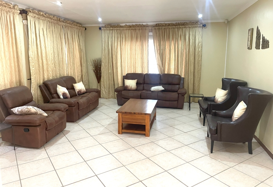 8 Bedroom Property for Sale in Waterkloof Ridge Gauteng