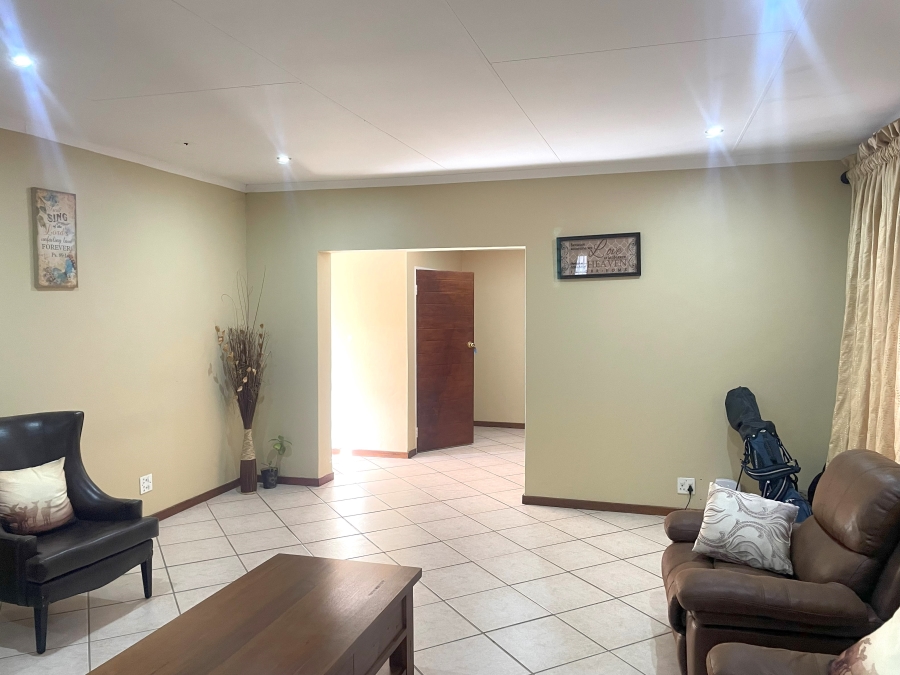 8 Bedroom Property for Sale in Waterkloof Ridge Gauteng