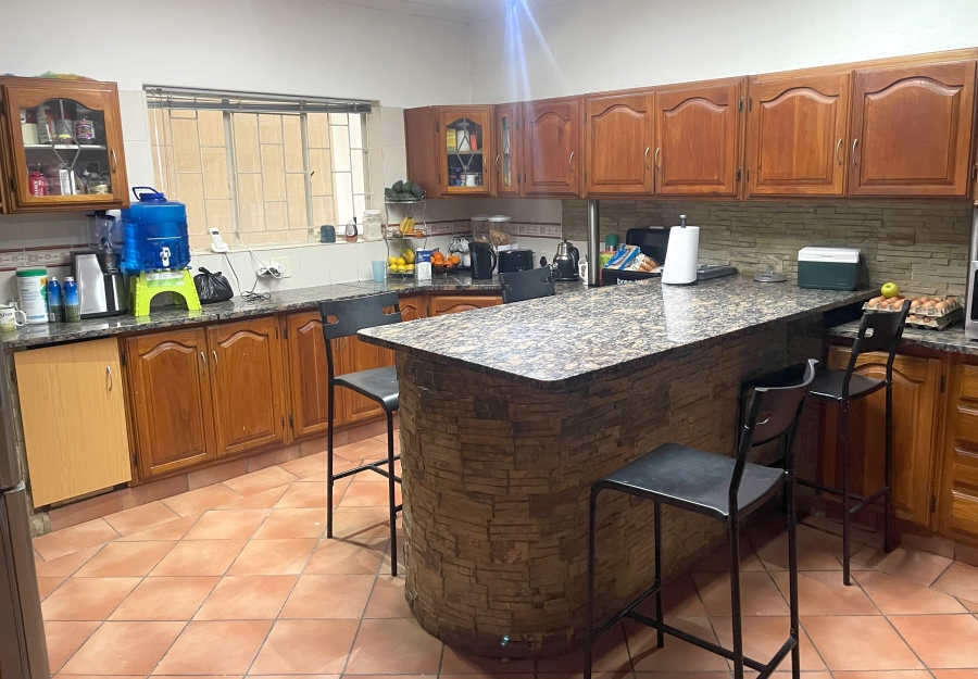 8 Bedroom Property for Sale in Waterkloof Ridge Gauteng