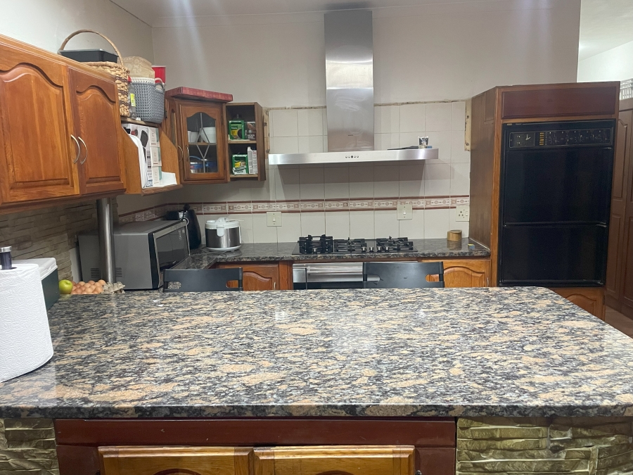 8 Bedroom Property for Sale in Waterkloof Ridge Gauteng