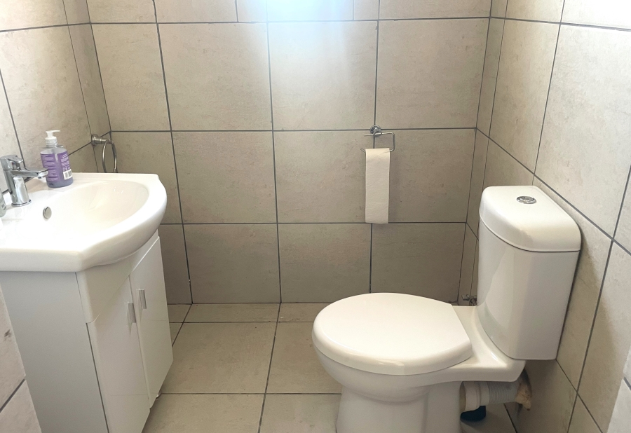 8 Bedroom Property for Sale in Waterkloof Ridge Gauteng