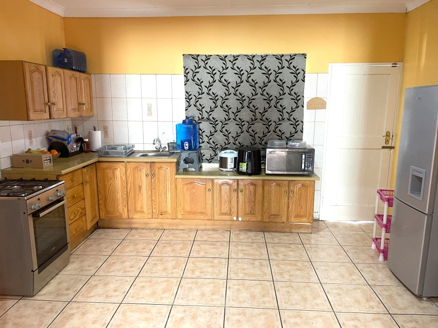 8 Bedroom Property for Sale in Waterkloof Ridge Gauteng
