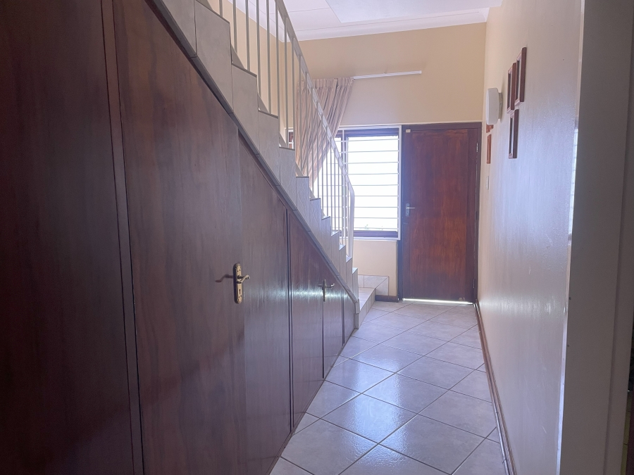 8 Bedroom Property for Sale in Waterkloof Ridge Gauteng