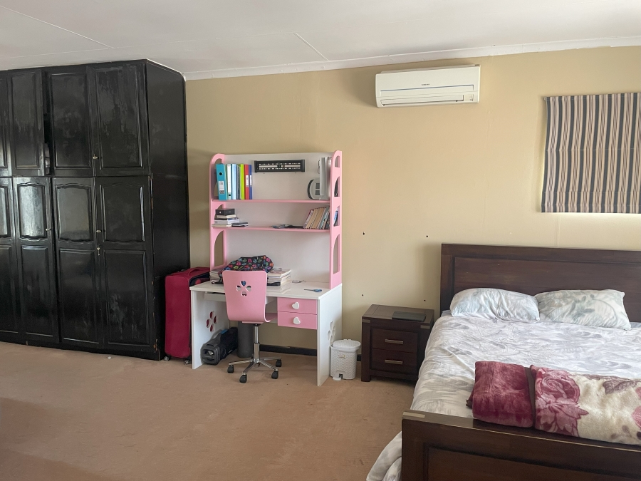 8 Bedroom Property for Sale in Waterkloof Ridge Gauteng